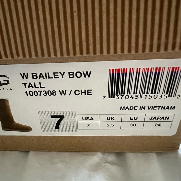 UGG BAILEY BOW TALL - Picture 15 of 16